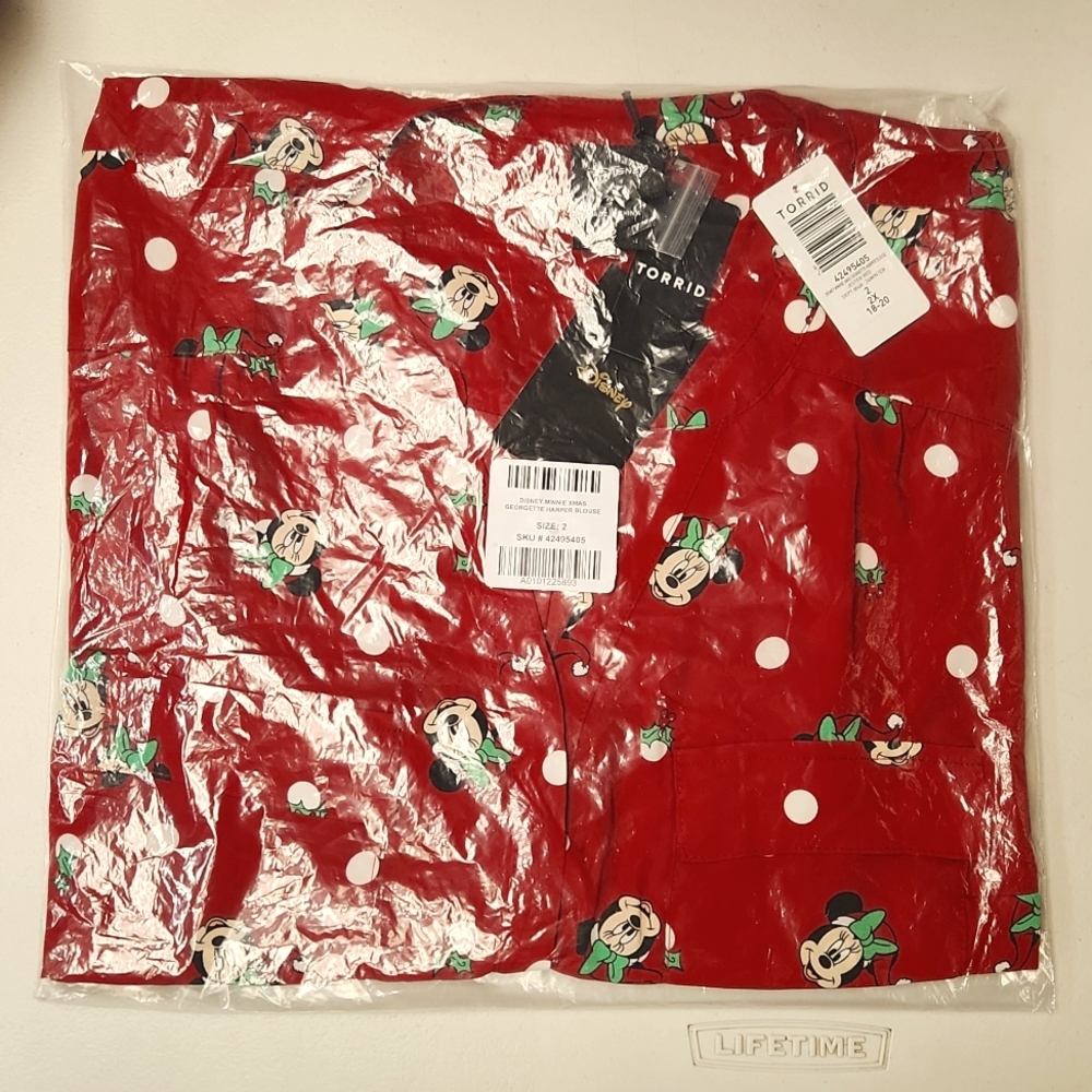 ❤️NWT TORRID BLOUSE - MICKEY MOUSE HARPER CHRISTMAS HOLIDAY - PLUS SIZE - Picture 5 of 10